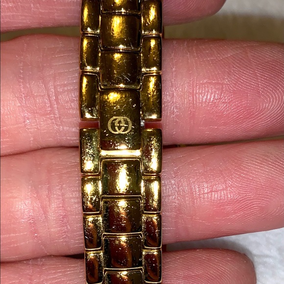 Authentic Women’s Gold Gucci Watch - Picture 6 of 8